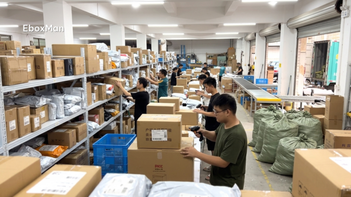 Warehouse staff scanning dropshipping parcels before shipment