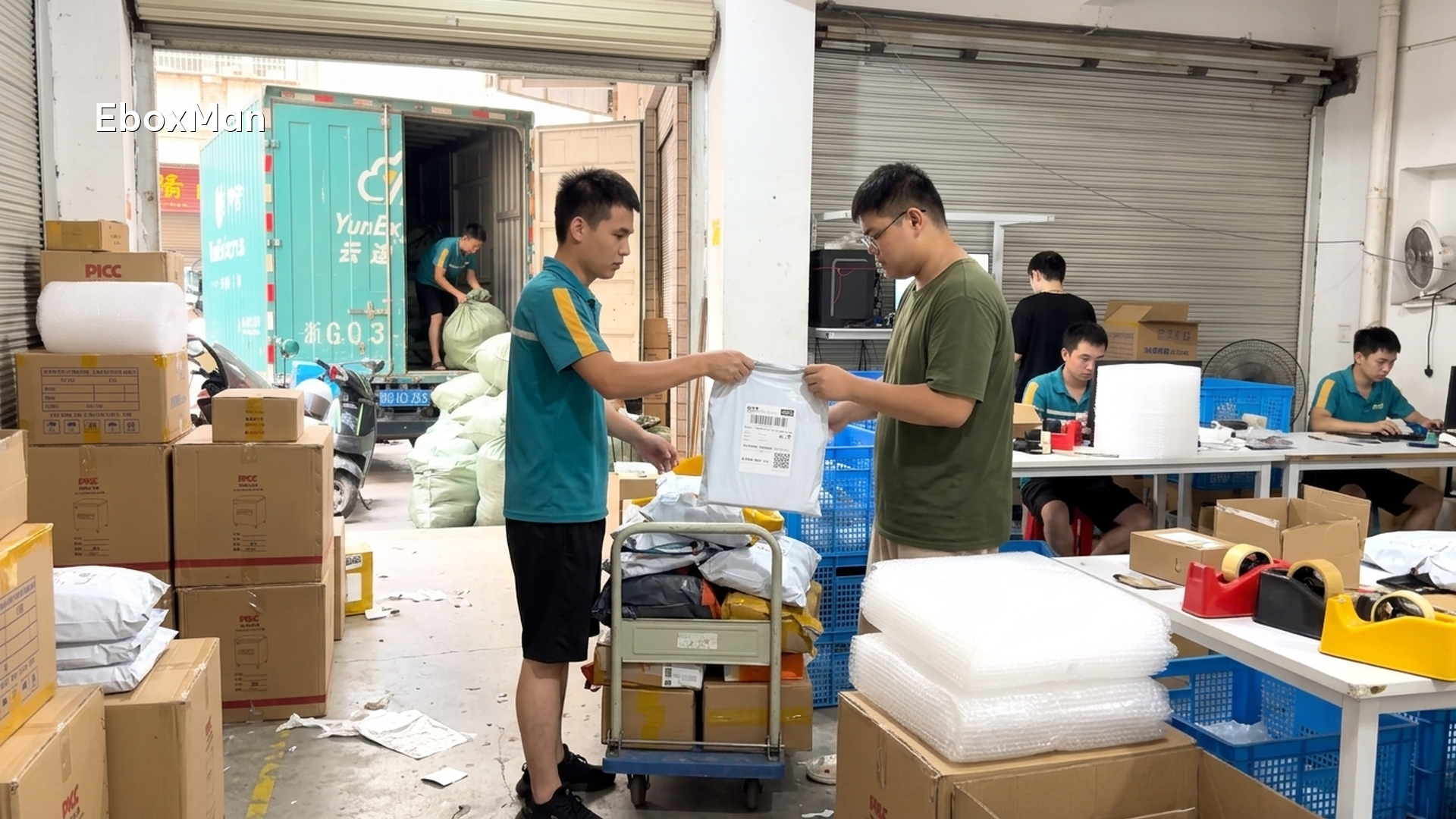 Automate dropshipping fulfillment: CSV chaos to API sync 2 Delivery of a DDP dropshipping parcel to a customer's door