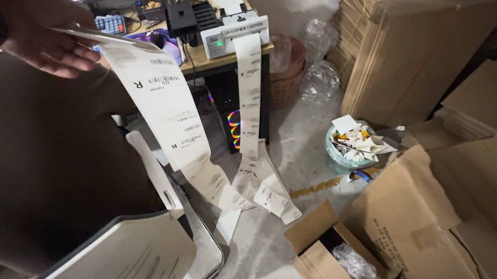 UK £135 rule for dropshipping: VAT, duty, and the 2028 change 1 Shipping labels coming off an industrial label printer at EboxMan's China warehouse