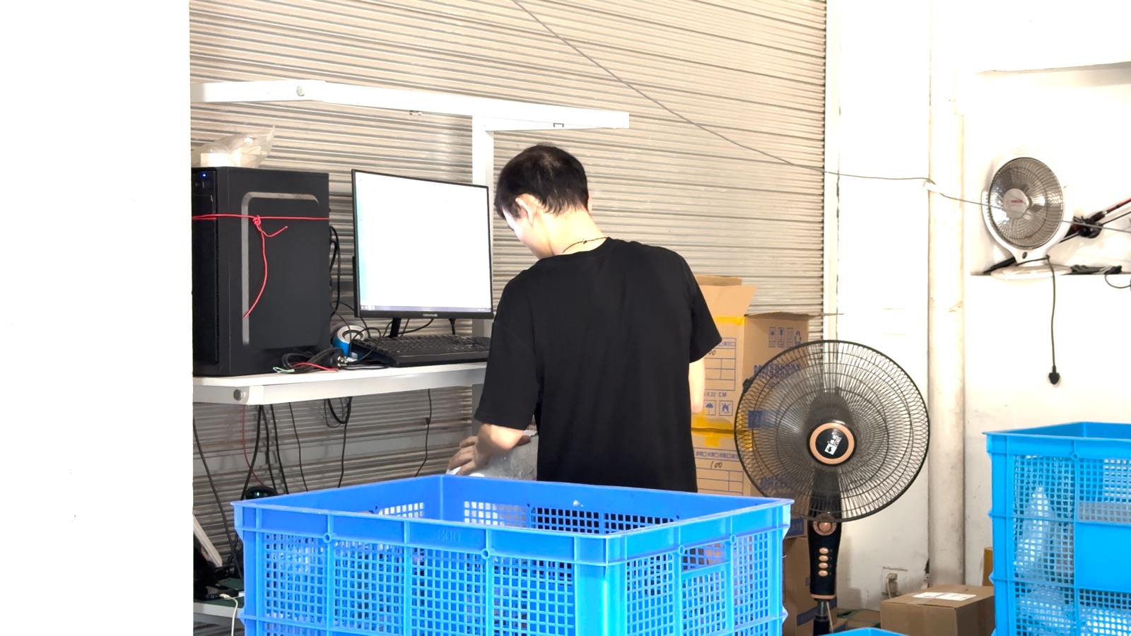 IOSS, DDP, and EU/UK VAT for dropshippers: the surprise-fee fix 1 Worker at a fulfillment warehouse labeling station preparing shipping labels for export parcels