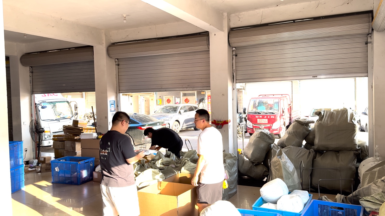 IOSS, DDP, and EU/UK VAT for dropshippers: the surprise-fee fix 2 Incoming parcels being received and inspected at EboxMan's China warehouse