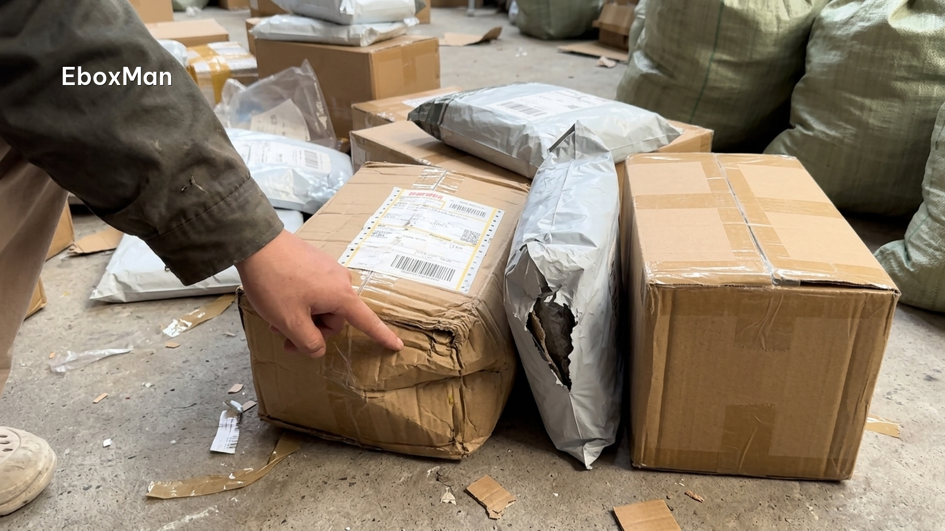 Ecommerce packaging for peak season: survive Q4 handling 1 Crushed parcel corner beside an intact reinforced carton